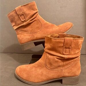 American Eagle Outfitters Slouchy Suede Women’s booties, Size 8